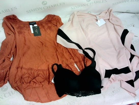 LOT OF APPROXIMATELY 3 CLOTHING ITEMS INCLUDING ANTHONY STUDIO LONG SLEEVE TOP - MEDIUM, MYNNE LAYERS MIX MEDIA PONCHO UK SIZE 2XL AND RHONDA MOULDED CUP BRA - SMALL