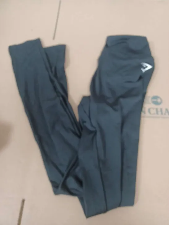 GYMSHARK PANTS IN BLACK - LARGE