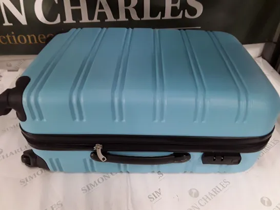 HARD SHELLED MEDIUM SUITCASE IN BLUE