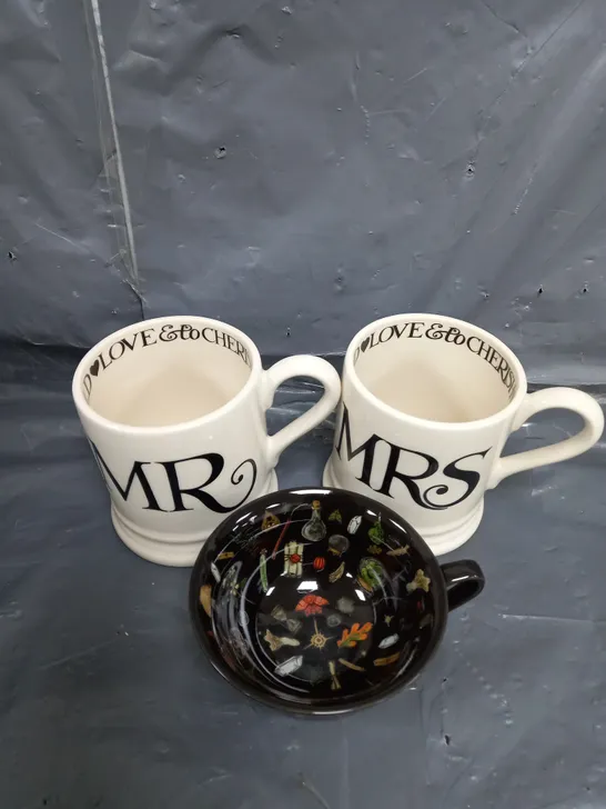 APPROXIMATELY 10 ASSORTED HOUSEHOLD ITEMS TOO INCLUDE , MR AND MRS CUPS AND WITCH CASKET MUGS , ETC 