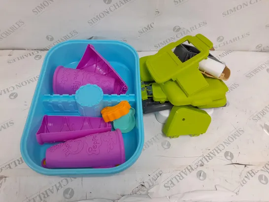 ASSORTED TOYS TO INCLUDE SMOBY LARGE CASH REGISTER AND PEPPA PIG SAND AND WATER TABLE 