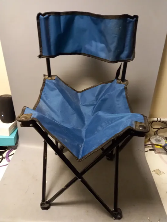 SUMMIT COLLAPSIBLE CHAIR IN BLUE