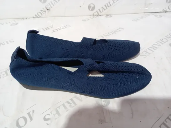 BLUE PUMPS SIZE 38