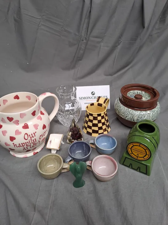 APPROXIMATELY 15 ASSORTED GLASSWARE AND CERAMIC PRODUCTS - COLLECTION ONLY 