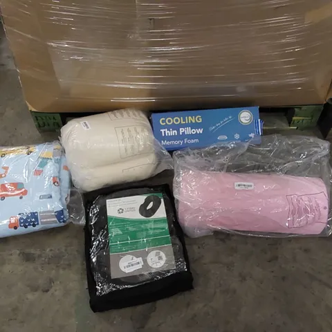 PALLET OF ASSORTED ITEMS INCLUDING: BEDDING, CUSHIONS