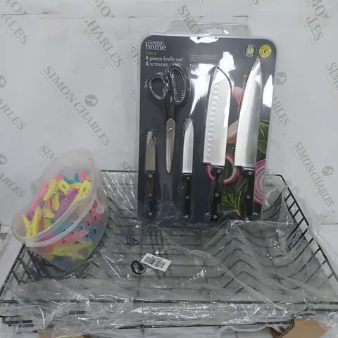 APPROXIMATELY 12 ASSORTED ITEMS TO INCLUDE 4 PIECE KNIFE SET & SCISSORS, CLOTHING PEGS, DRYING RACK, ETC - COLLECTION ONLY