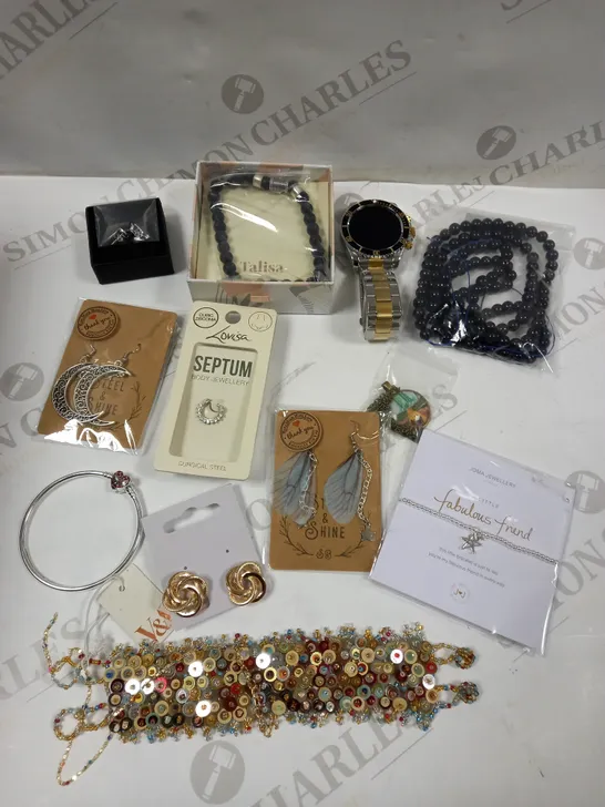 BOX OF APPROXIMATELY 25 ASSORTED JEWELLERY ITEMS IN VARIOUS DESIGNS TO INCLUDE MOON EARRINGS, STUD EARRINGS, SILVER EFFECT BANGLE ETC  