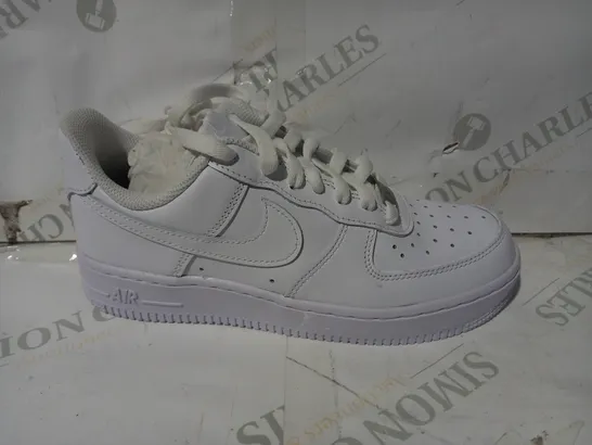 BOXED PAIR OF DESIGNER SHOES IN THE STYLE OF NIKE AIR FORCE 1 IN WHITE UK SIZE 4.5