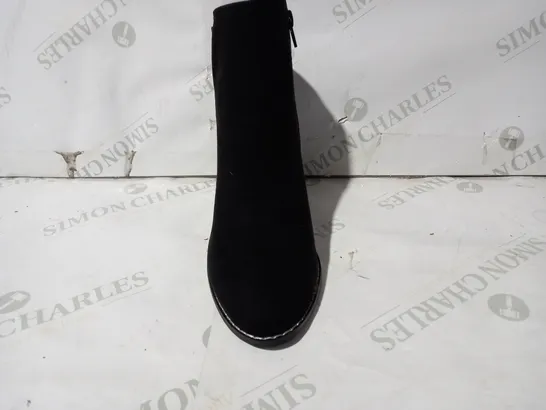 BOXED PAIR OF V BY VERY FAUX SUEDE HEELED ANKLE BOOTS IN BLACK UK SIZE 6