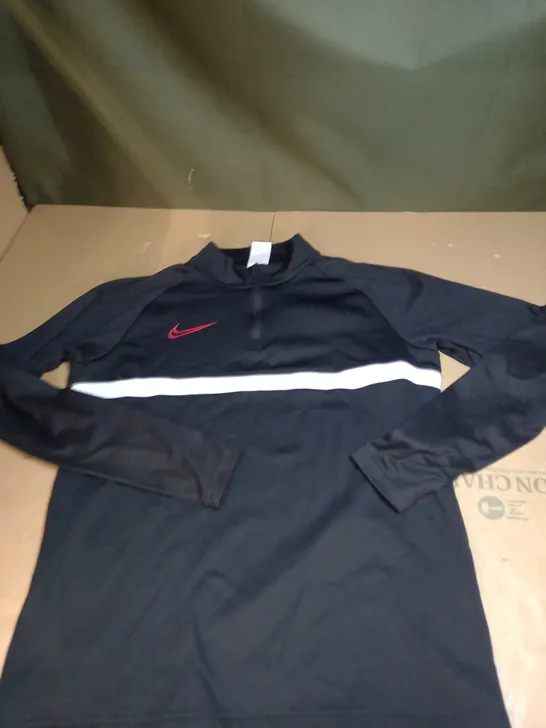 NIKE LOGO 1/4 ZIPPED SHIRT SIZE M