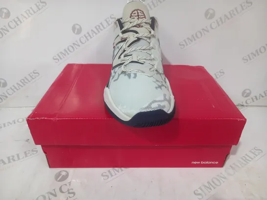 BOXED PAIR OF NEW BALANCE SHOES IN OFF WHITE/NAVY UK SIZE 8