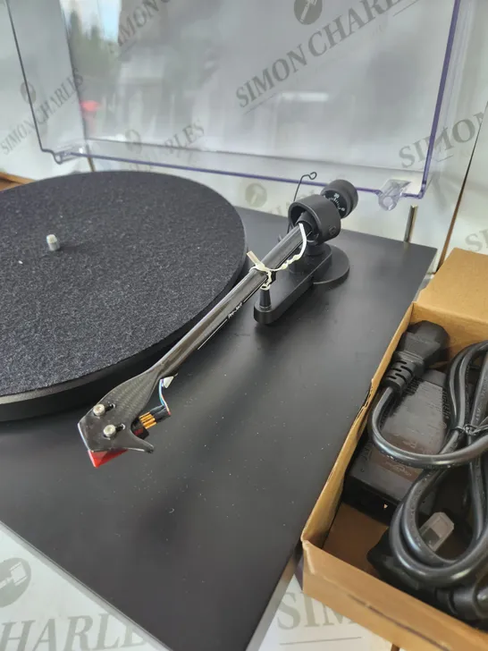 PROJECT DEBUT CARBON EVO TURNTABLE - BLACK