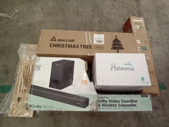 PALLET OF ASSORTED ITEMS INCLUDING GREEN CHRISTMAS TREE, BAMBOO BATHTUB CADDY, DOLBY ATMOS SOUNDBAR, PAMPERS HARMONIE, SALCAR CHRISTMAS TREE 