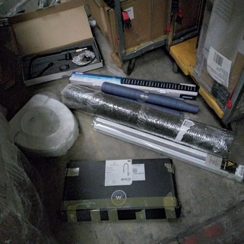 PALLET OF ASSORTED ITEMS TO INCLUDE: SEVILLE PULL- OUT- MIXER TAP. BLINDS, AQUARIUM LIGHT, AIR BED ETC