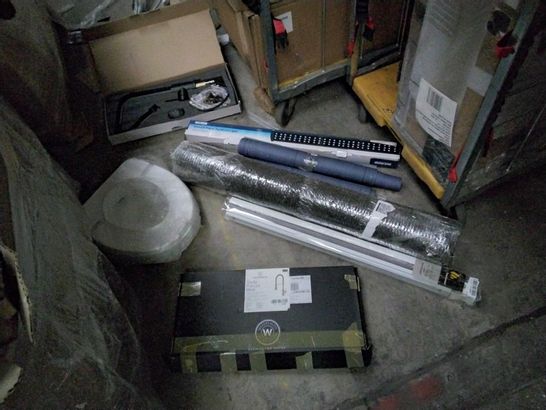 PALLET OF ASSORTED ITEMS TO INCLUDE: SEVILLE PULL- OUT- MIXER TAP. BLINDS, AQUARIUM LIGHT, AIR BED ETC