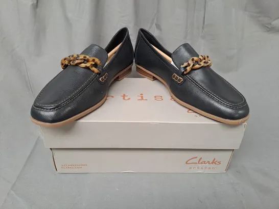 BOXED PAIR OF CLARKS ARTISAN SLIP-ON SHOES IN BLACK UK SIZE 6