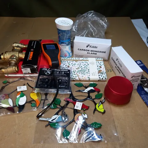 LOT OF APPROXIMATELY 30 ASSORTED ITEMS TO INCLUDE CARBON MONOXIDE ALARMS, ELCOMETER, CRUIZE WHEELS WHEEL LOCK NUTS SYSTEM, ETC