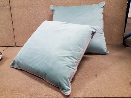 SQUARE CUSHIONS WITH FILLING