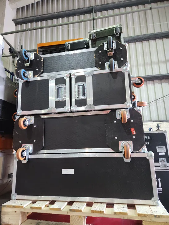 PALLET OF 5 ASSORTED FLIGHT CASES - VARIOUS SIZES