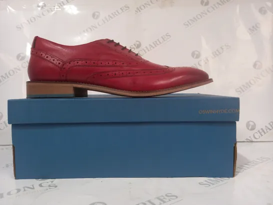 BOXED PAIR OF OSWIN HYDE LONDON LACE UP SHOES IN CHERRY SIZE 11