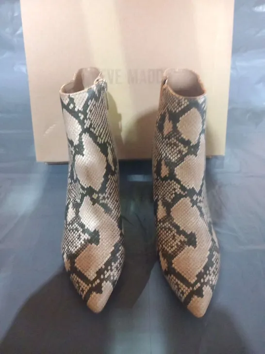 BOXED STEVE MADDEN NADALIE BEIGE COMBO SYNTHETIC SIZE 4