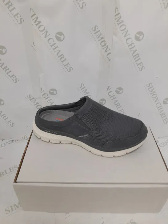 BOXED PAIR OF SKETCHERS SIZE 8 MENS CHARCOAL SLIP ON FLEX-LITE TRAINER