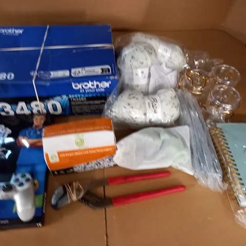 LARGE QUANTITY OF ASSORTED HOUSEHOLD ITEMS TO INCLUDE SOLAR FAIRY LIGHTS, PS4 CONTROLLER AND SLOGAN NOTEBOOK