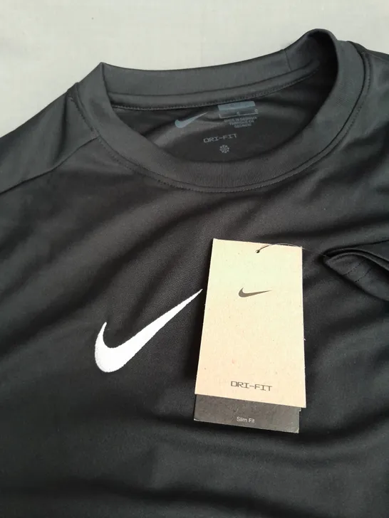 NIKE SLIM FIT TOP IN BLACK - LARGE