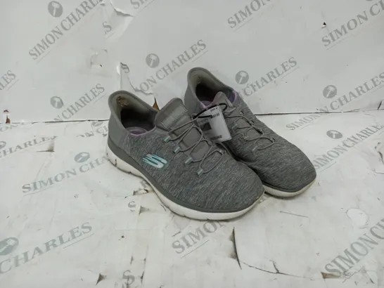 UNBOXED PAIR OF SKETCHERS SUMMIT SLIP ON TRAINER GREY SIZE 4