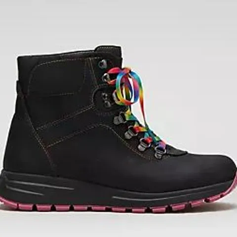 ADESSO AERA WATERPROOF BOOT BLACK SIZE 7