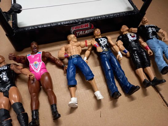 WWE TOUGH TALKERS RING AND 6 FIGURINES