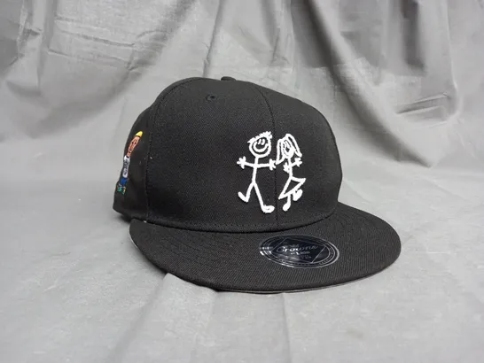 GROWNS BLANK BASIC FITTED CAP IN BLACK