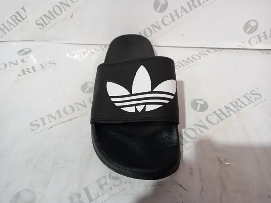 PAIR OF ADIDAS ADILETTE LITE SLIDERS IN BLACK/WHITE UK SIZE 9