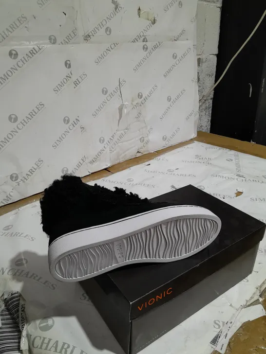 BOXED VIONIC FLUFFY TRAINERS BLACK SIZE 5 