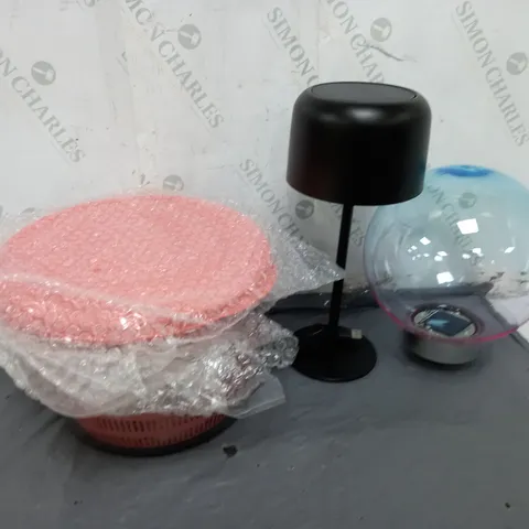 APPROXIMATELY 6 ASSORTED ITEMS TO INCLUDE COOKWARE SET, SOLAR LAMP, OUTDOOR LIGHTS, ETC - COLLECTION ONLY