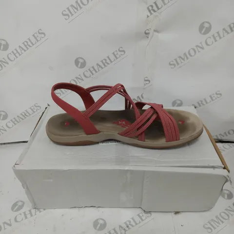 BOXED PAIR OF SKECHERS REGGAE SANDALS - SIZE NOT SPECIFIED