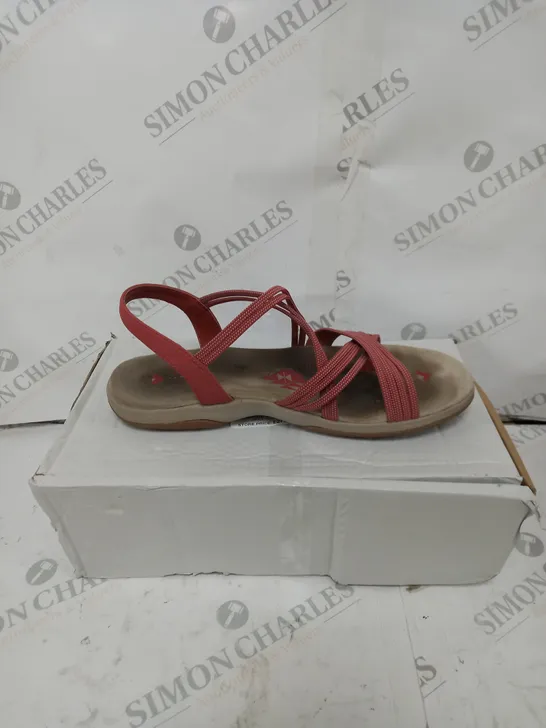 BOXED PAIR OF SKECHERS REGGAE SANDALS - SIZE NOT SPECIFIED