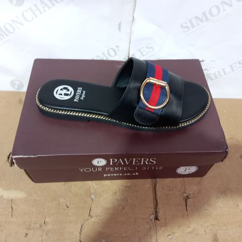 BOXED PAIR OF PAVERS SIZE 4
