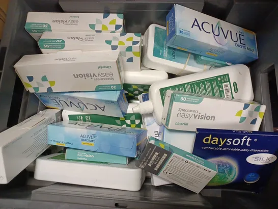 BOX OF APPROX 25 ASSORTED VISION CARE ITEMS TO INCLUDE - ACUVUE 1 DAY OASYS MAX - EVERCLEAR ELITE 30 CONTACTS - EASY VISION MULTI PURPOSE SOLUTION ECT