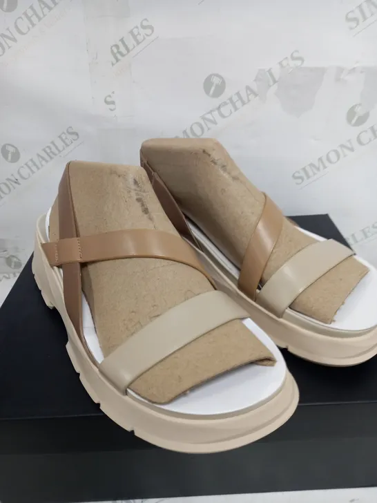 BOXED PAIR OF ALIZER NATURE BEIGE OPEN TOE SANDALS SIZE 6