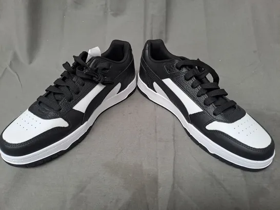 PAIR OF PUMA SHOES IN BLACK/WHITE UK SIZE 10