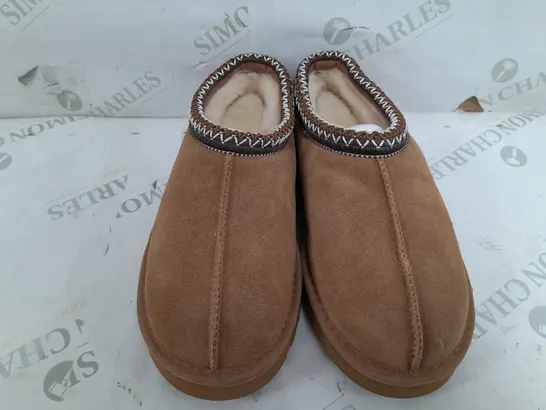 PAIR OF UGG KUWANS CLASSIC SLIP ONS IN BROWN - SIZE 40