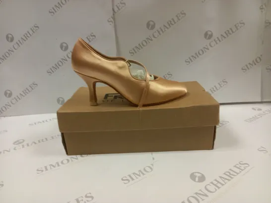 BOXED PAIR OF FREED OF LONDON STRAIGHT STRAP BALLROOM SHOES UK SIZE 4.5 