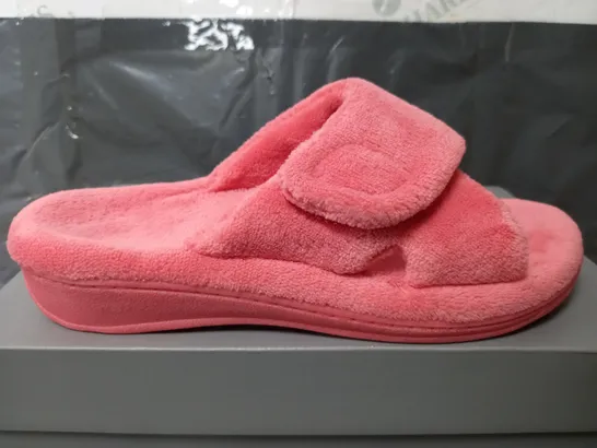 VIONIC INDULGE RELAX SLIPPERS IN BRIGHT PINK - UK 6