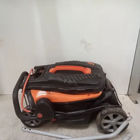 BOXED YARD FORCE 40 V CORDLESS MOWER 