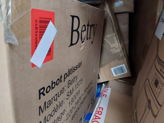 PALLET OF ASSORTED BOXED ITEMS, INCLUDING, LED GARDEN WIND DECORATION, BETRY 1800W ROBOT PATISSIER, PROSCENIC AIR FRYER, GARDEN TOYS, SEAT CUSHIONS.