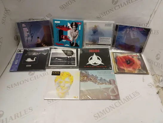 LOT OF APPROXIMATELY 50 CDS & CASSETTES, TO INCLUDE LEWIS CAPALDI, LANA DEL REY, ED SHEERAN, ETC