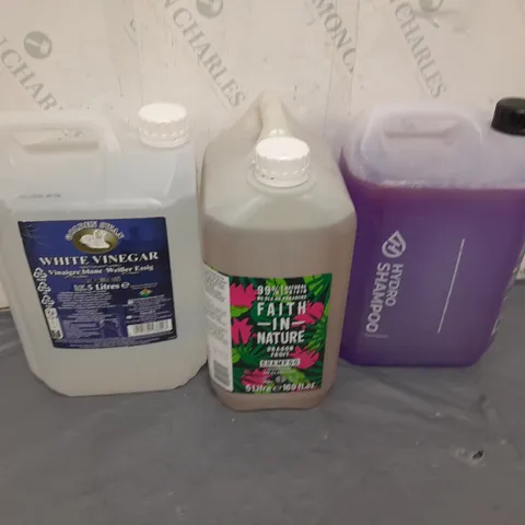 APPROXIMATELY 3 ASSORTED LIQUIDS TO INCLUDE WHITE VINEGAR, SHAMPOO AND HYDRO SHAMPOO - COLLECTION ONLY 