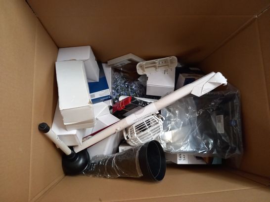 LARGE BOX OF APPROXIMATELY 25 ASSORTED HOUSEHOLD ITEMS TO INCLUDE: HOOVER BAGS, RACKETS, DECOY CAMERA