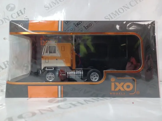 BOXED IXO TR167.22 GMC ASTRO 95 1970 1:43 SCALE COLLECTIBLE MODEL